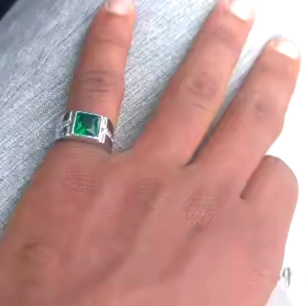 Men's Stunning Silver Band with Emerald Green Stone Sz 12